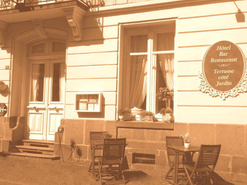 Hôtel De La Providence Égliseneuve-dʼEntraigues Exterior foto