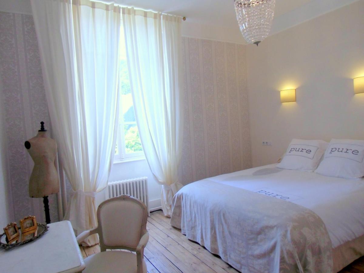 Hôtel De La Providence Égliseneuve-dʼEntraigues Quarto foto