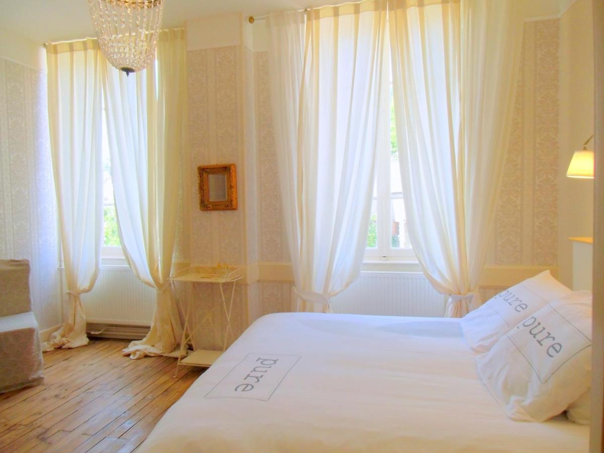 Hôtel De La Providence Égliseneuve-dʼEntraigues Quarto foto